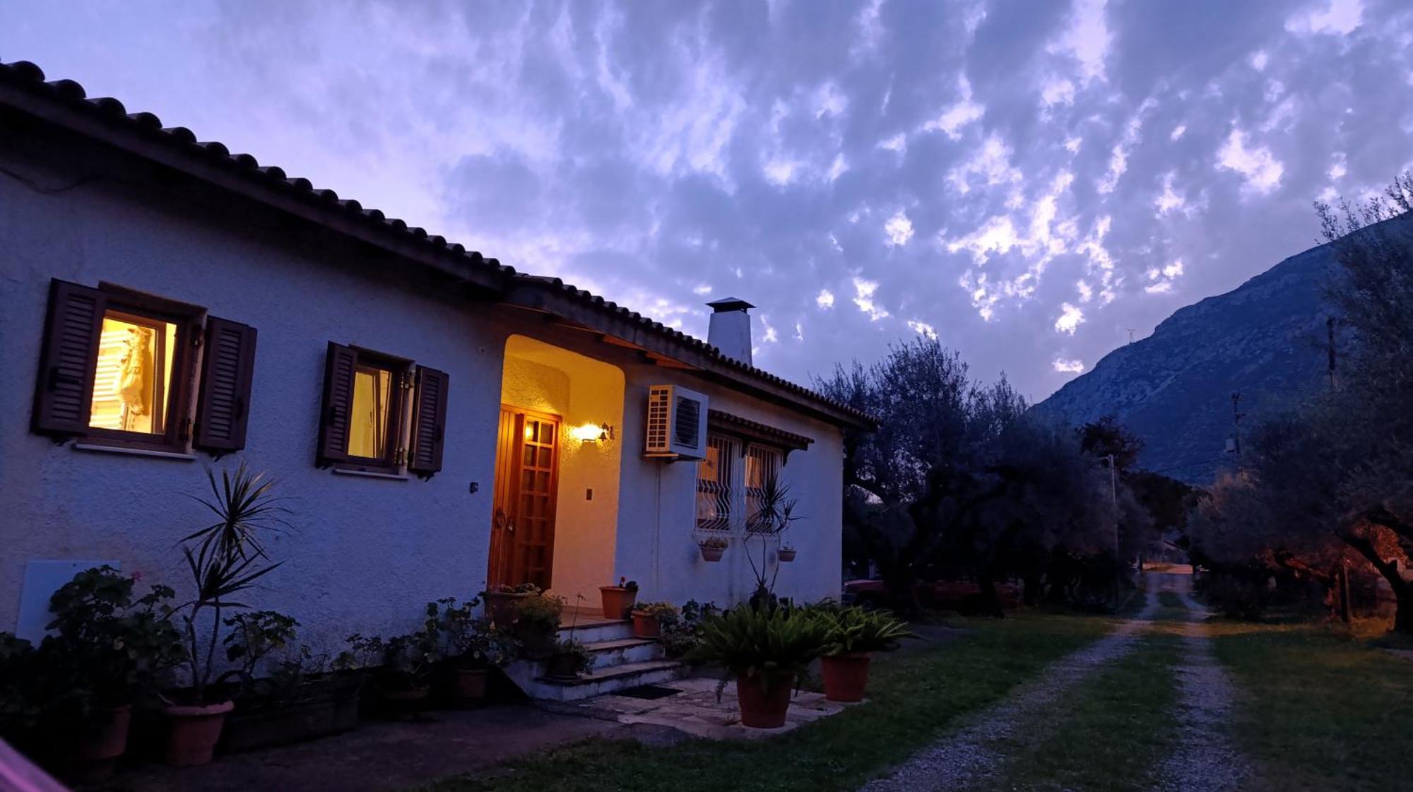 Nafpaktos Cottage By The Sea For Travelers And Dreamers! Экстерьер фото